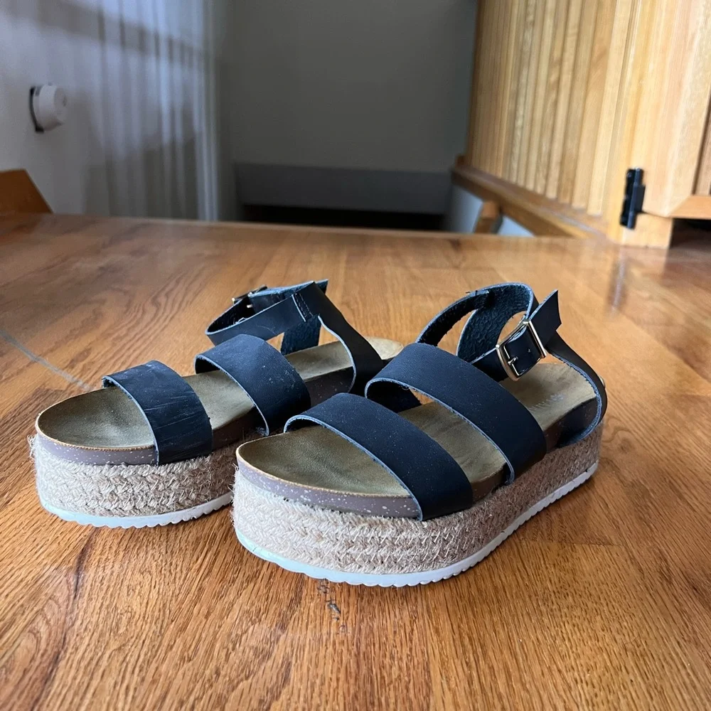Platform Sandals - Picture 1 of 4